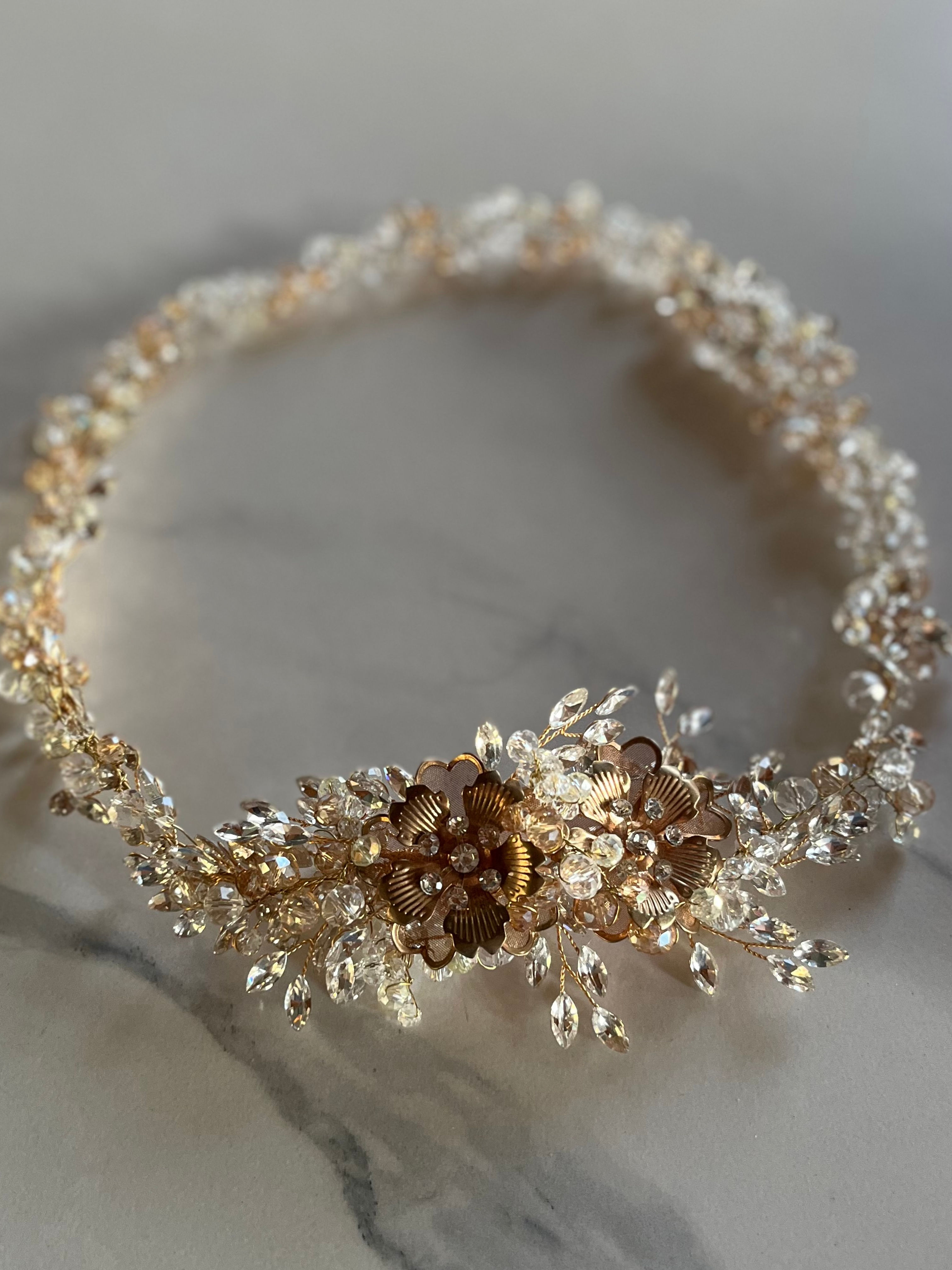 CORONITA DE CRISTALES Y METAL