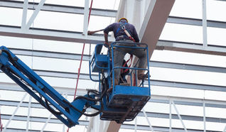 piattaforma-aerea-con-operatore