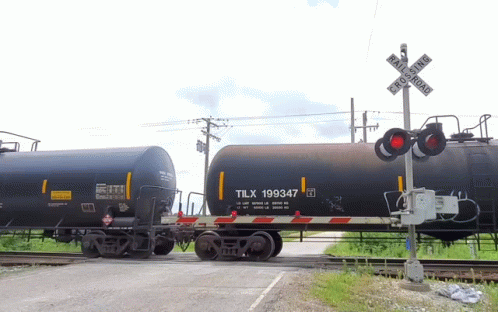 csx-tanker-train moving.gif