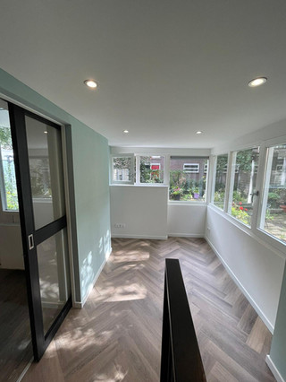 Het nieuwe interieur van de ruimte