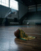 Estamos num hiato de exemplos. Os ídolos que nos ensinaram o que é excelência com humildade estão partindo — e não estão sendo substituídos. Não porque o talento acabou. Porque o caráter ficou raro.