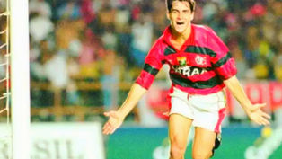 Sávio comemorando um gol pelo Flamengo