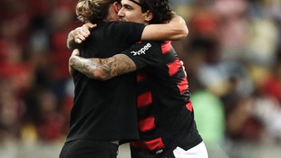 Filipe LuÃs senta o verbo na criancisse de Pedro, no Flamengo.