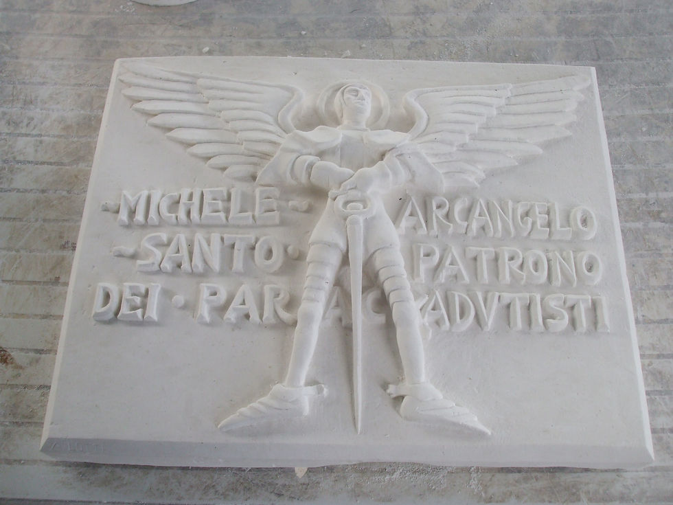 Miniatura: Bassorilievi, stemmi ed ornamenti in pietra calcarea su commissione