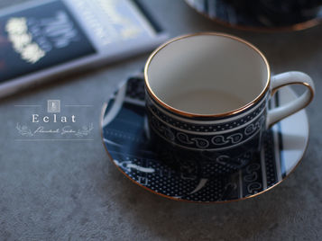 ネイビーカラーのカップ＆ソーサー