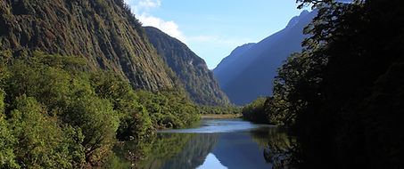 Vista para o rio da montanha