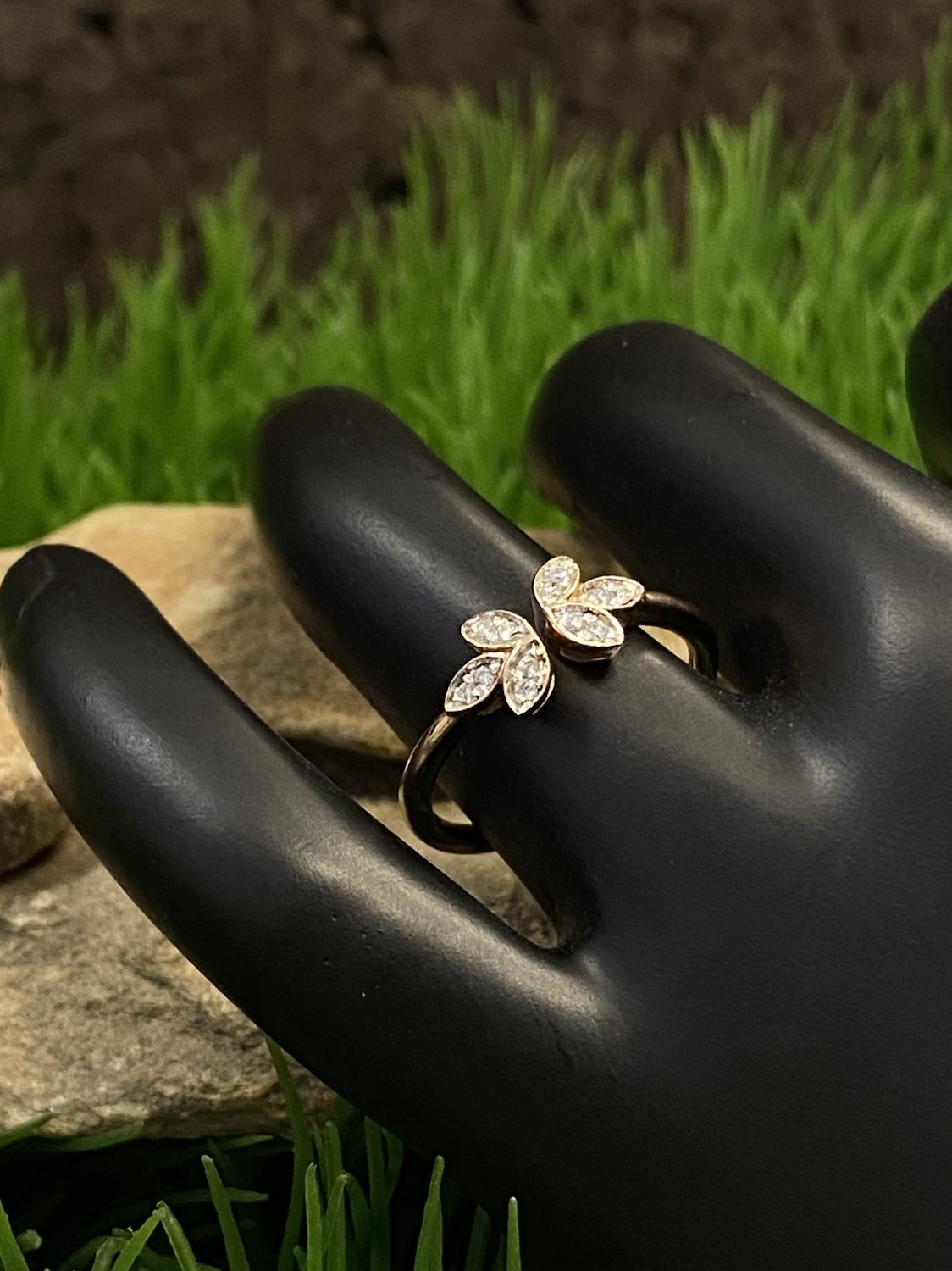Diamond split flower ring