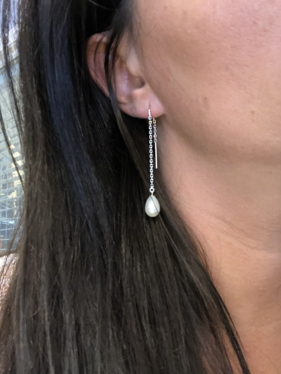 Thumbnail: Pearl threaded earrings