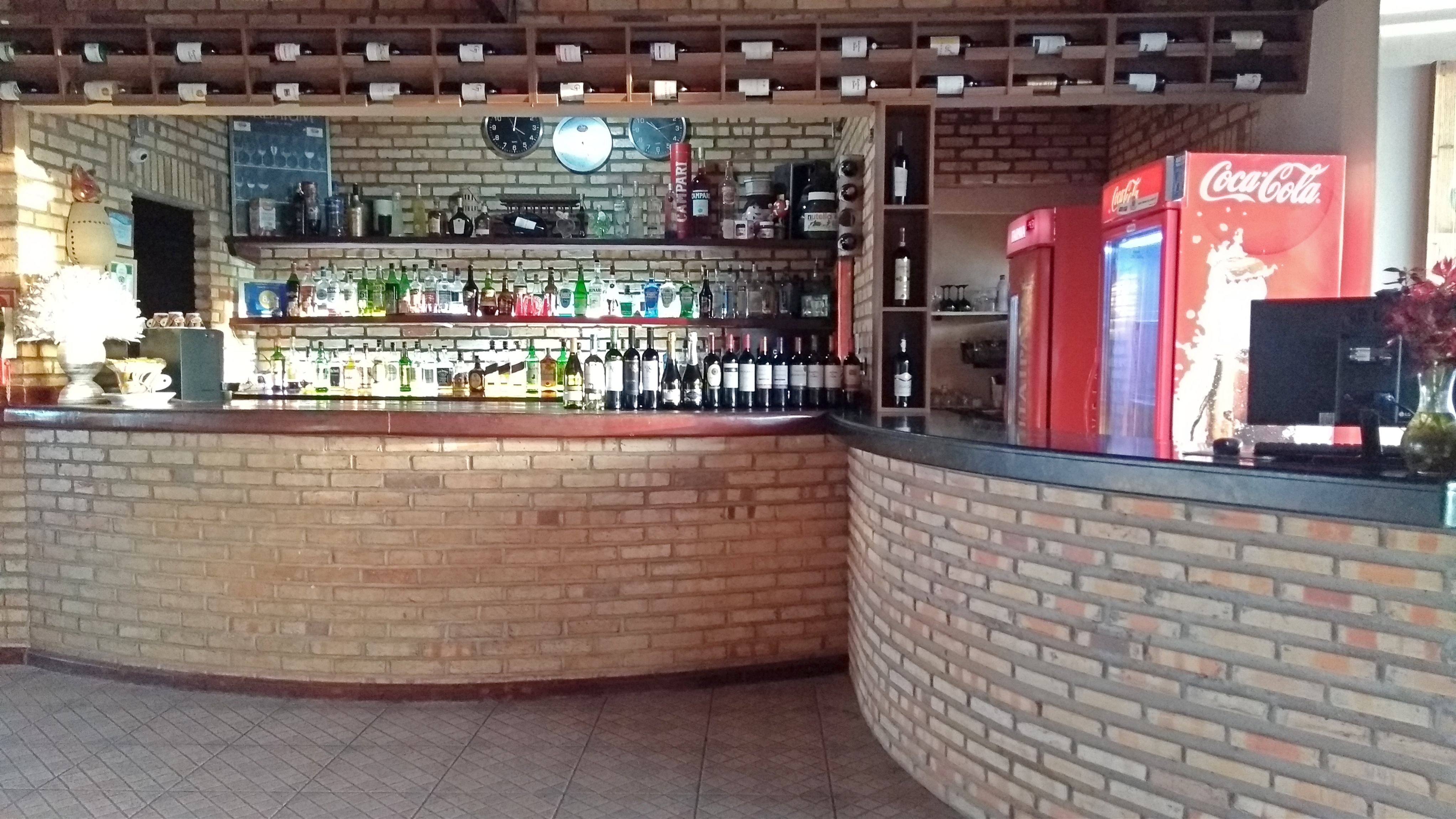 Recepção pousada e restaurante.