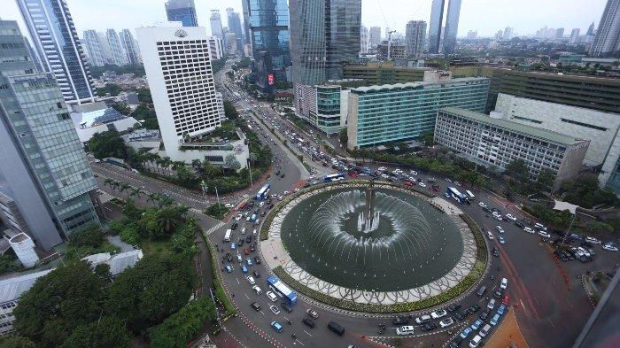 Begini Awal Mula Kejadian Mobil Nyemplung di Kolam Bundaran HI