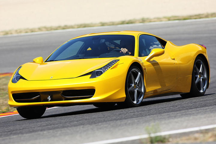 Banting Harga! Kejagung Lelang Mobil Ferrari Selundupan Rp 6,4 M