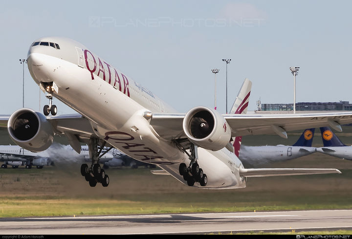 Logistik WSBK Tiba di Lombok, Diangkut Si Jumbo Boeing 777 Milik Qatar