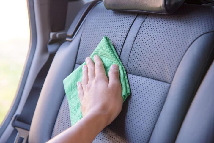 Bikin Kinclong Lagi Jok Mobil yang Sudah Berumur, Begini Caranya