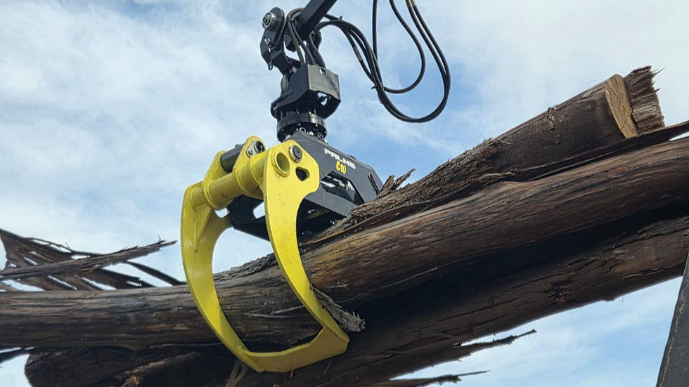 Palms Graple C10 lifting logs