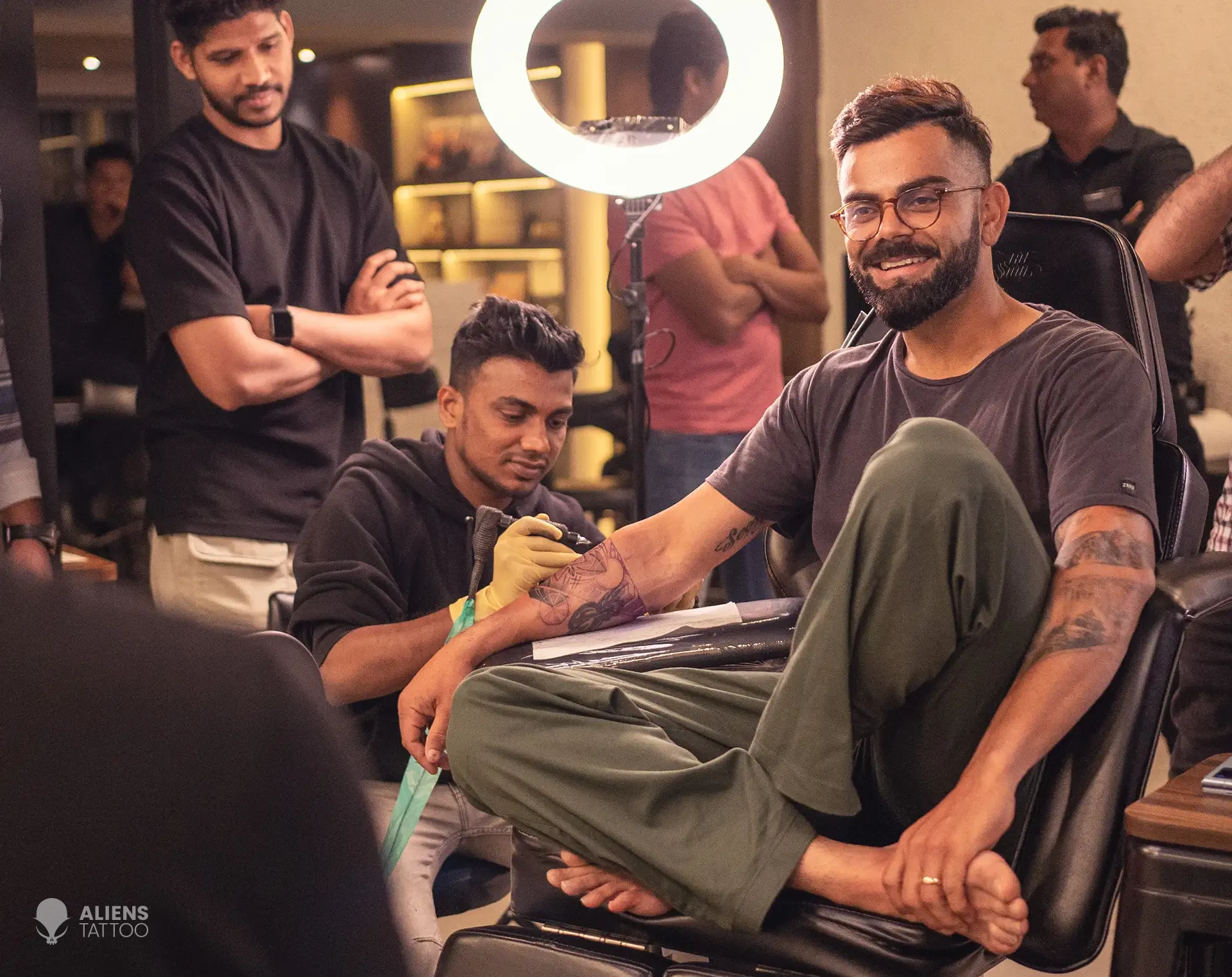 Virat Kohli tattoo: Getting a new tattoo at Aliens Tattoo