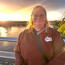 Amanda Kauffman Profile Picture.jpg