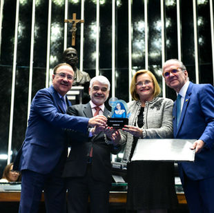 SENADO FEDERAL CONCEDE COMENDA SANTA DULCE DOS POBRES À FAV