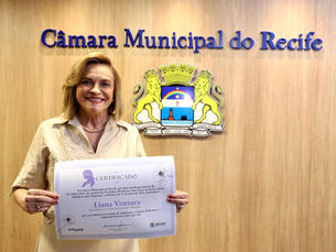 PRESIDENTE DA FAV, DRA. LIANA VENTURA, É HOMENAGEADA NA CÂMARA MUNICIPAL DO RECIFE