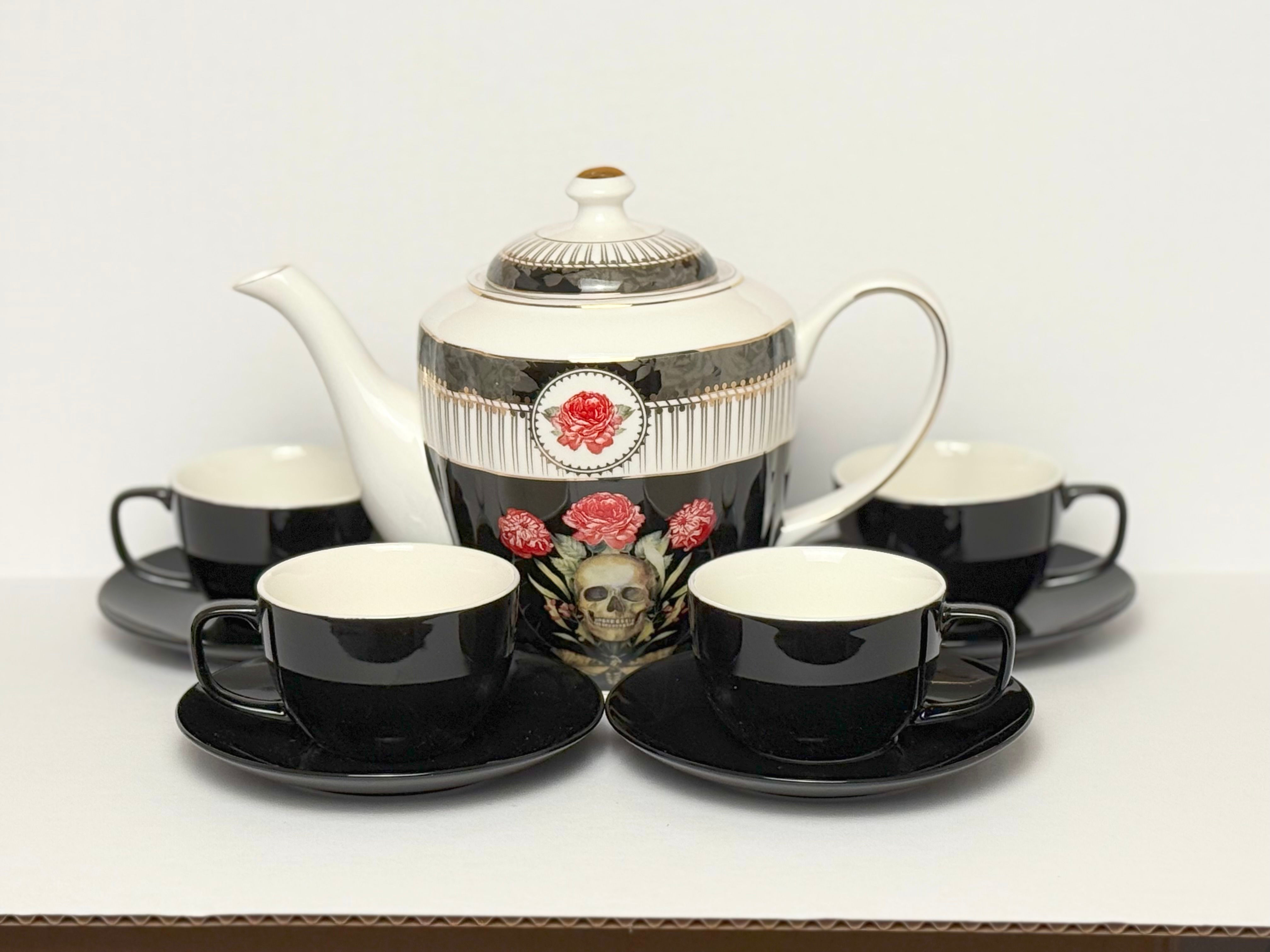 Skull with Red Roses