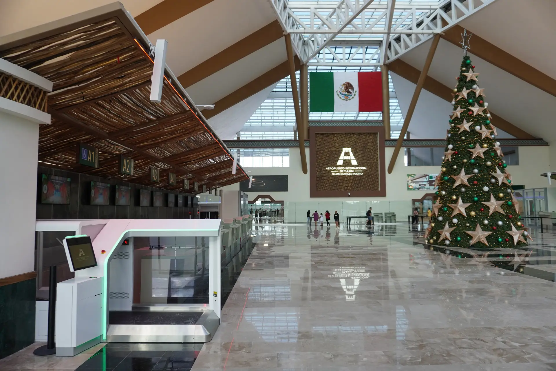 Interior Aeropuerto Tulum
