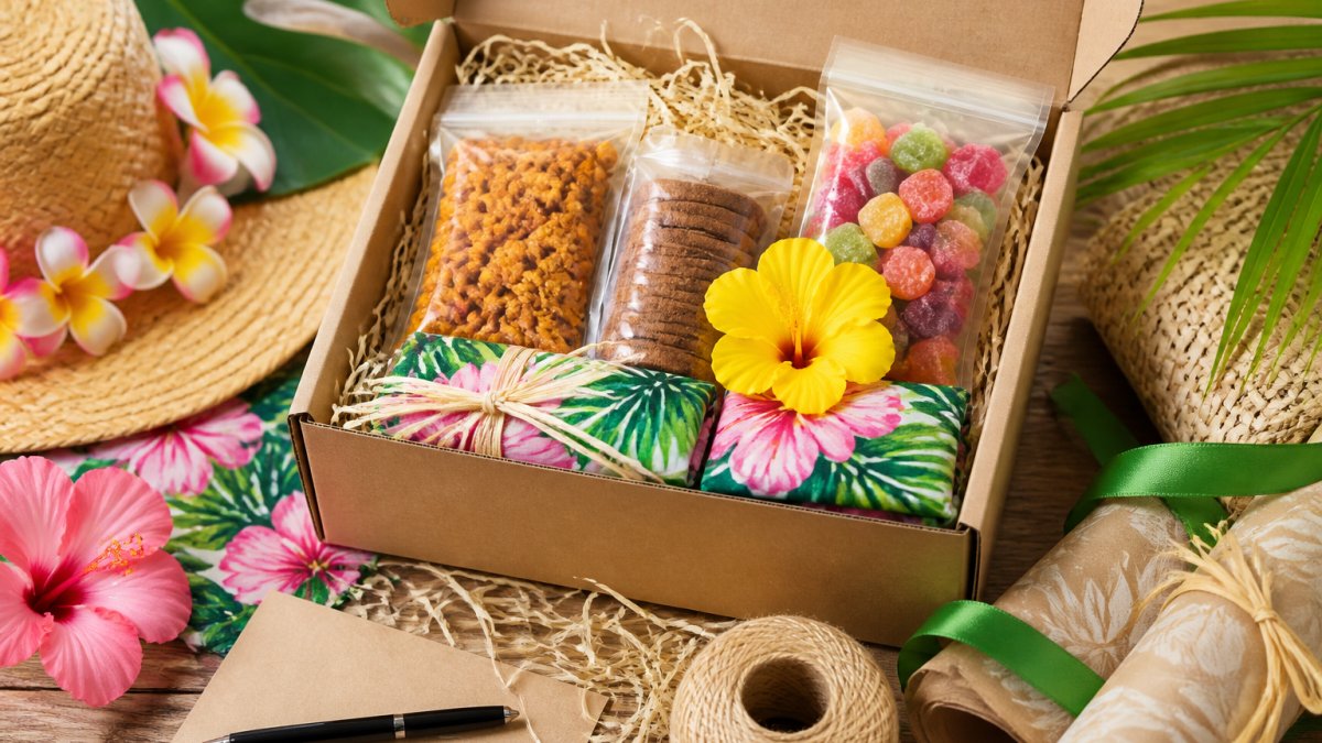 Customizable Hawaiian Gift Boxes for Friends