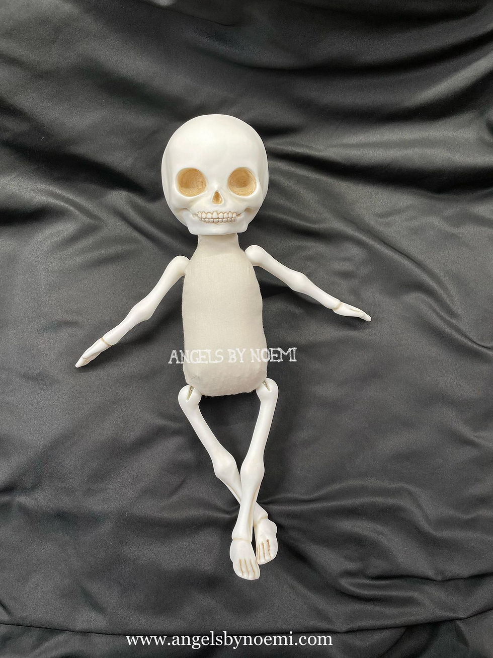 Miniature : Rosita the Skull - Resin with Cloth Body - Angels by Noemi