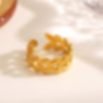 Gold leaf ring, elegant design, ideal accessory, Zircona Ring, studio shot, 9to5Jewels