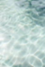 Wasseroberfläche eines Pools