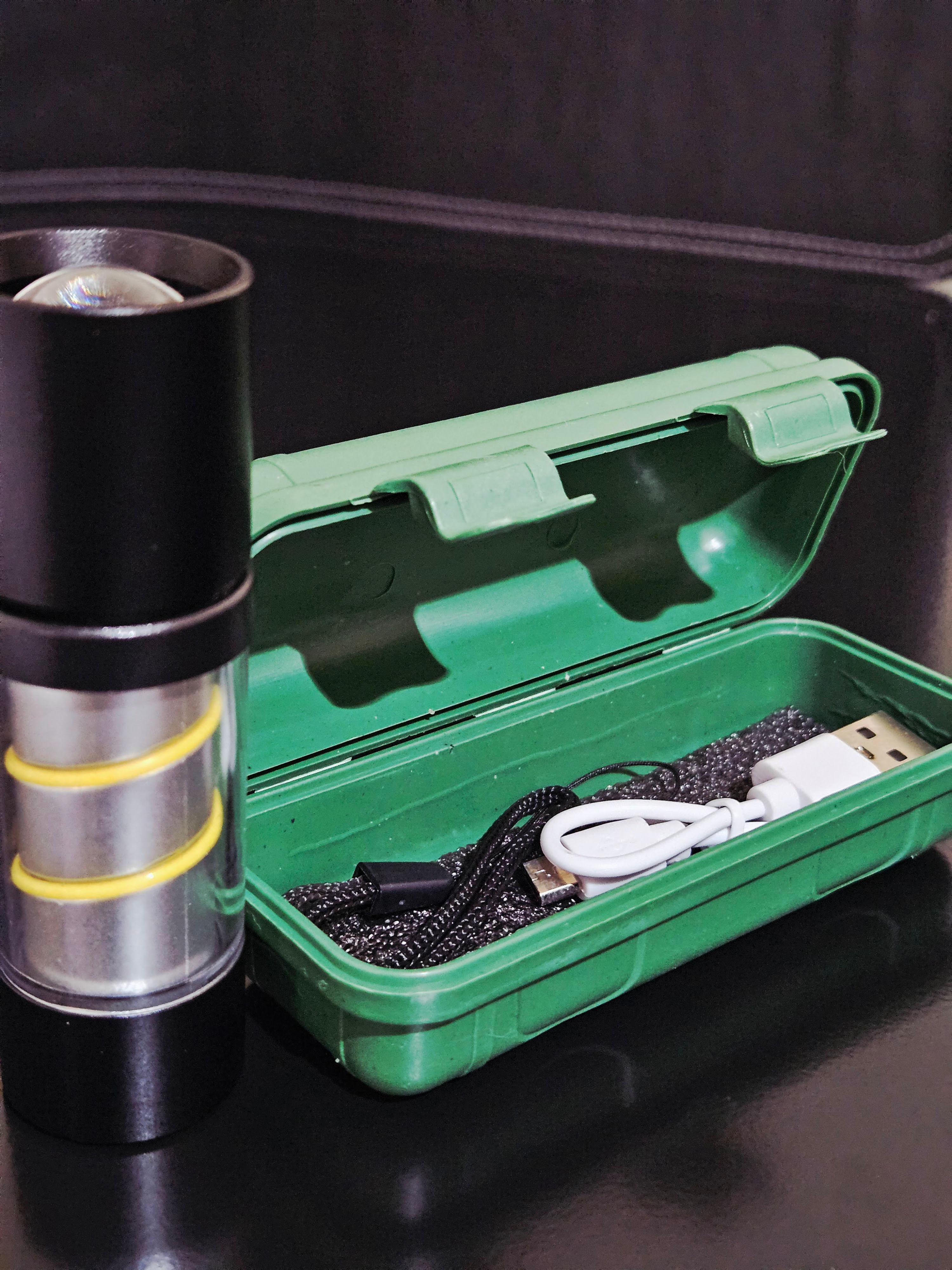 Lanterna Tática Compacta Recarregável