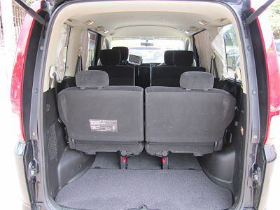 Thumbnail: Nissan Serena Black 2010