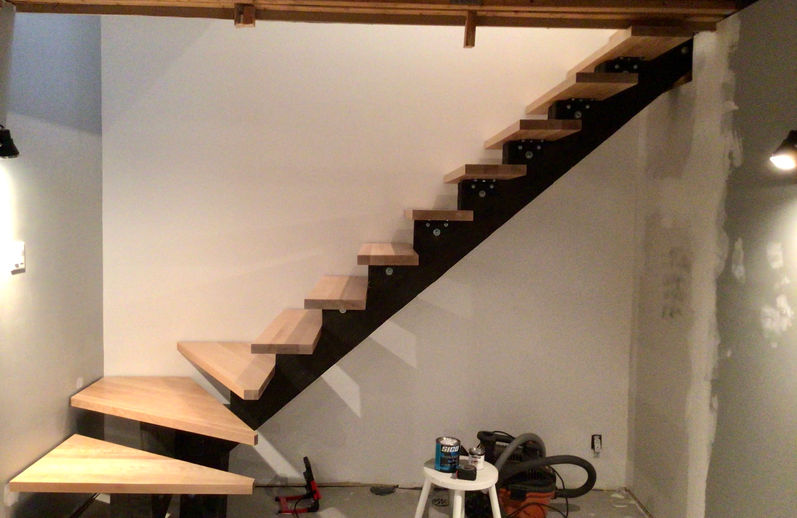 Homme à tout faire - Construction d'un nouvel escalier résidentiel - services entrepreneur spécialisé à Québec
