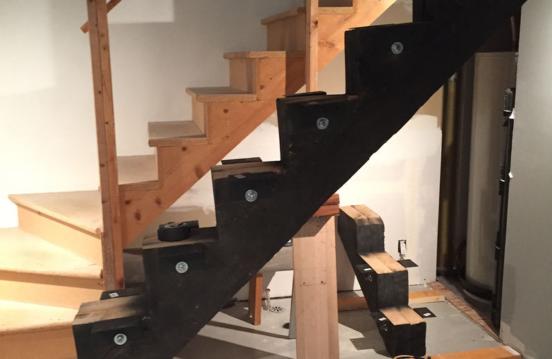 Travaux homme à tout faire remplacement escalier sous sol à Québec
