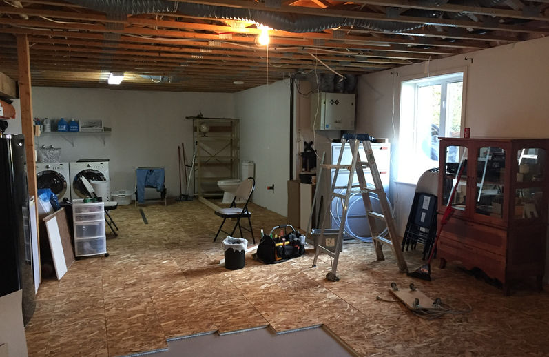 Homme à tout faire - Travaux, Réparation et pose d'un nouveau plancher en stratifié sous-sol québec