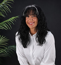 Danielle Headshot website_edited.jpg