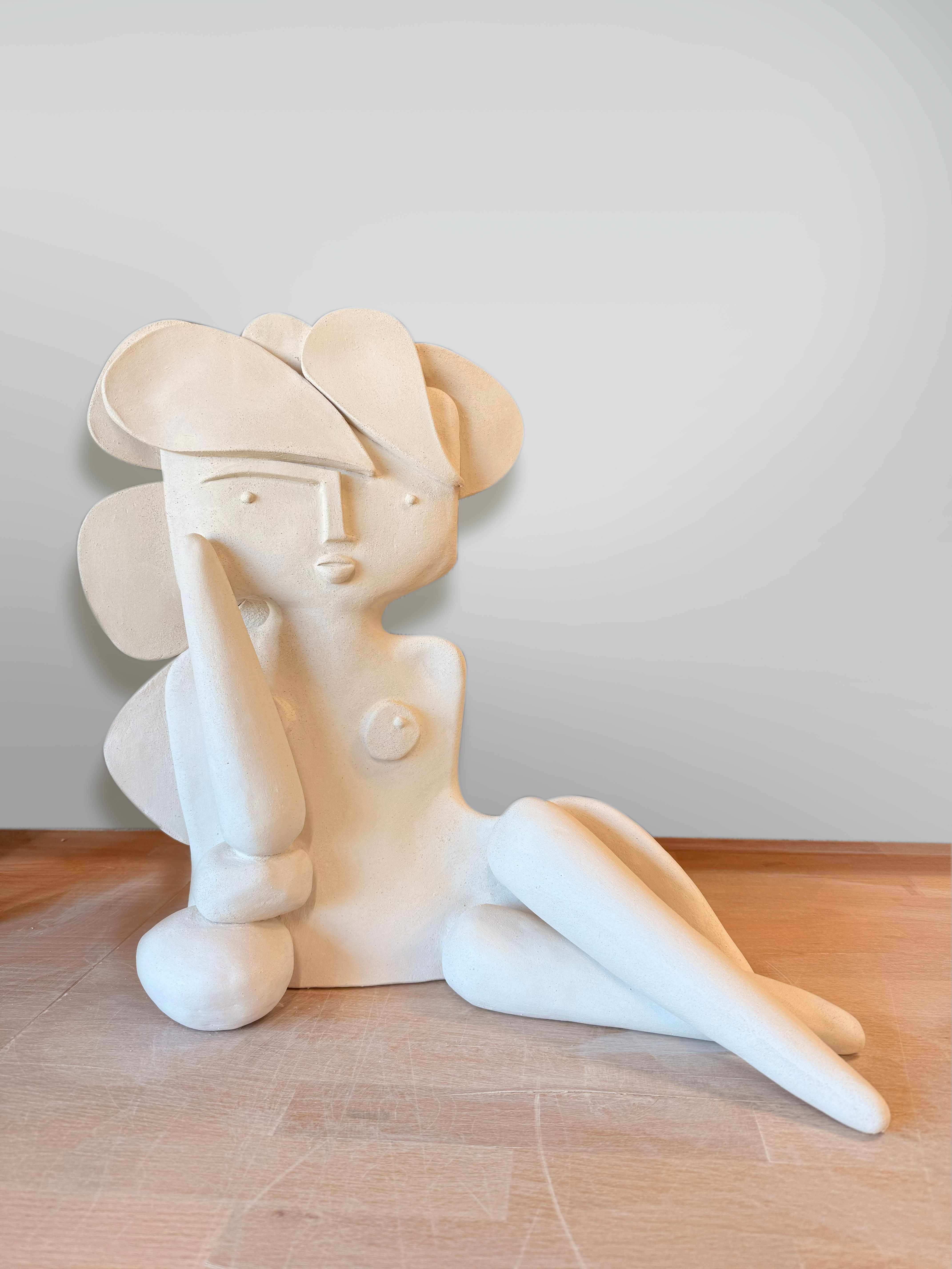 Grande baigneuse allongée, sculpture en grès chamotté