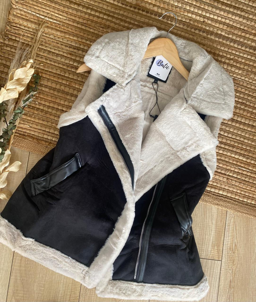 Chaleco negro cremallera pelo