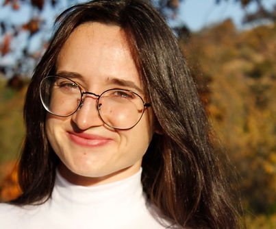 Phia Headshot_edited_edited.jpg