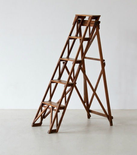 Лестница стремянка, как альтернатива библиотечной лестницы