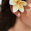 תמונה ממוזערת: S Plumeria stud earring