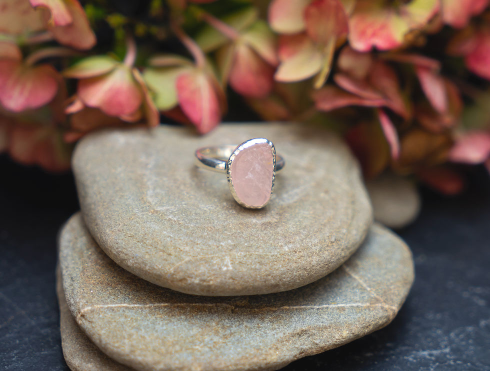 Thumbnail: Raw Uncut Rose Quartz Sterling Silver Ring