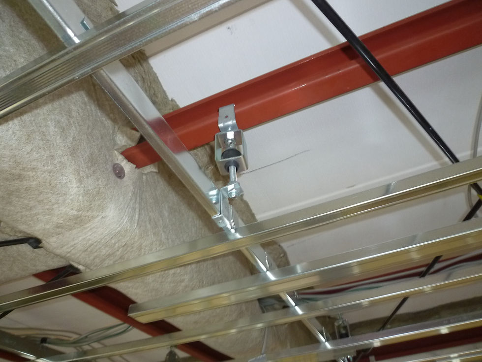 天井下地は防振ゴムを入れて伝播音を防ぎます。