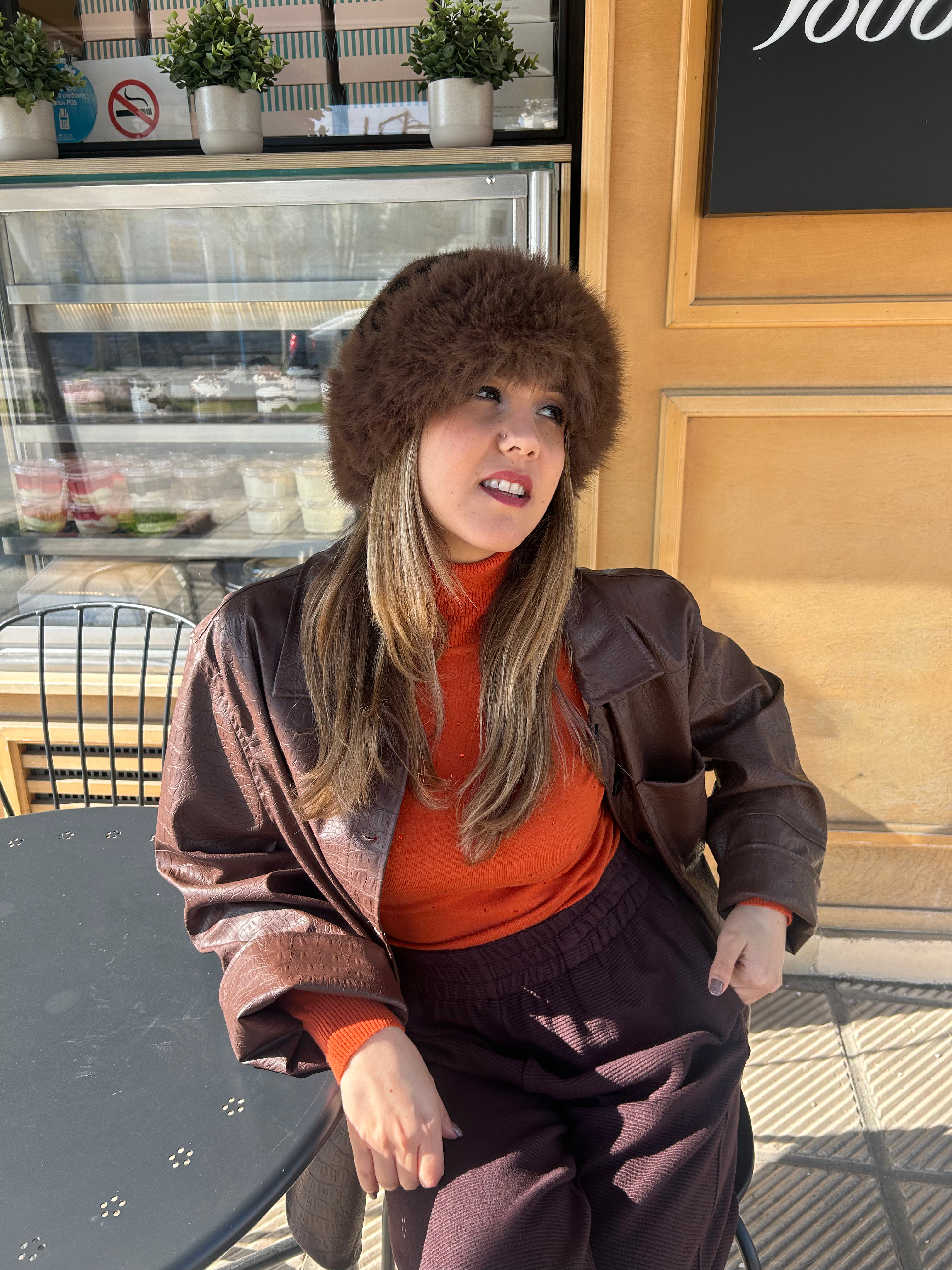 Turtelneck sweater with strass details