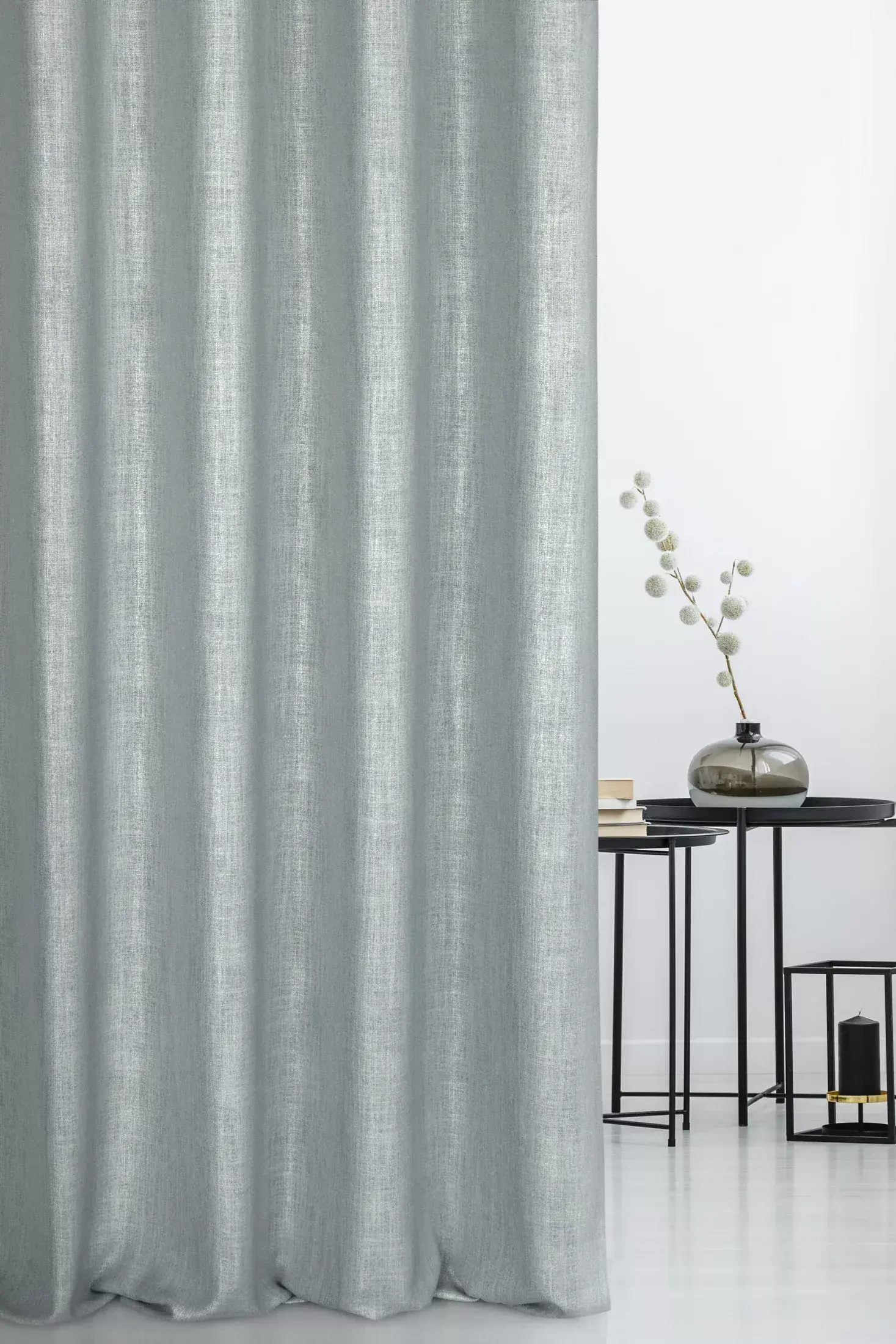 Italissima E22/2,4/Loose-weave fabric with a shiny, glamorous print.