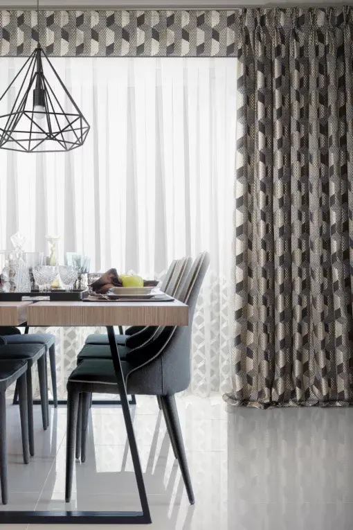 Thumbnail: Royal L24.2/Curtain made of exclusive, shiny fabric with a geometric pattern