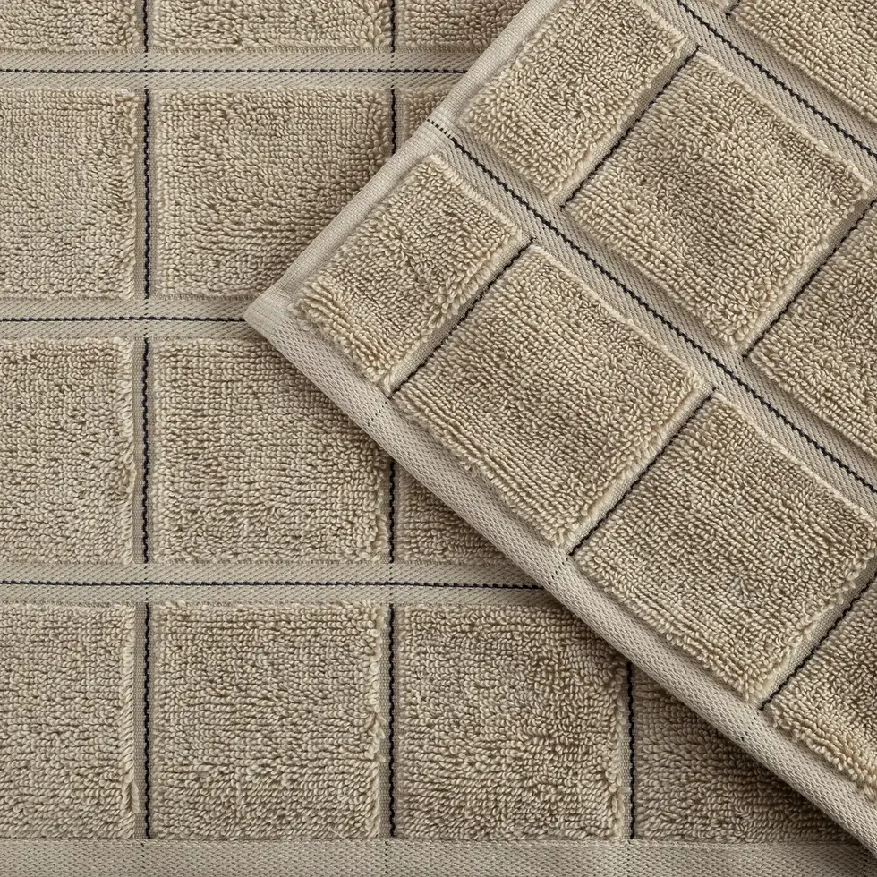 Thumbnail: 50x90 cm, towel with embossed check pattern, 550 g/m2