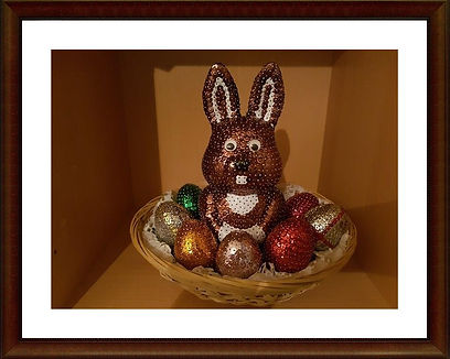 Großer Hase im Osternest