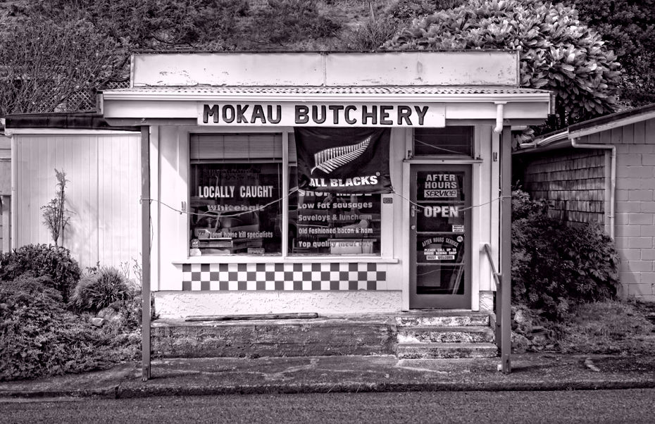 Mokau's B&W