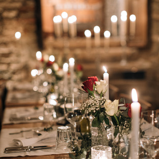 Candlelit winter wedding decor with flickering candles and a warm, romantic ambiance.