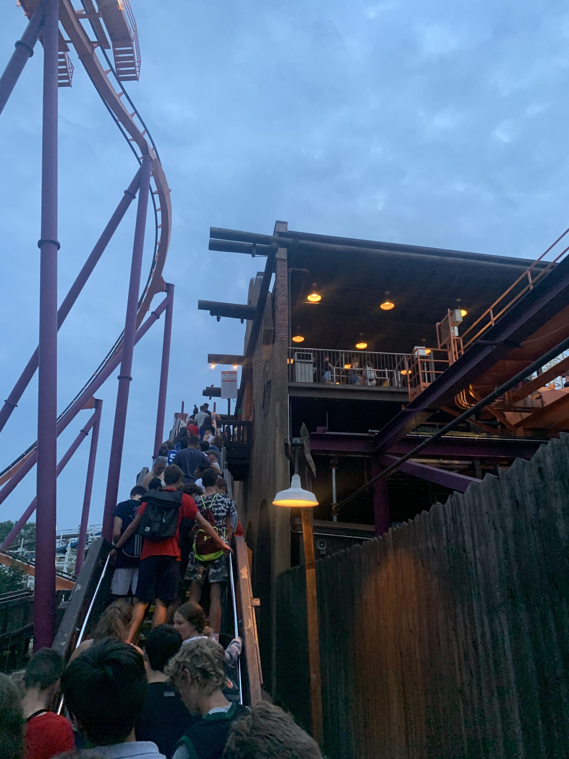 6 flags waiting in line