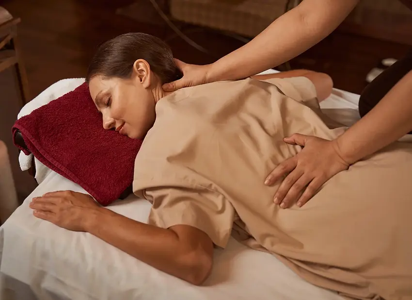 北海道千歳市幸町 タイ古式マッサージ ヌワットポータイ Nuapothai Thai Massage Saiwai Chitose Hokkaido オイルマッサージ アロマオイル フット リンパ 足つぼ セラピスト タイマッサージ